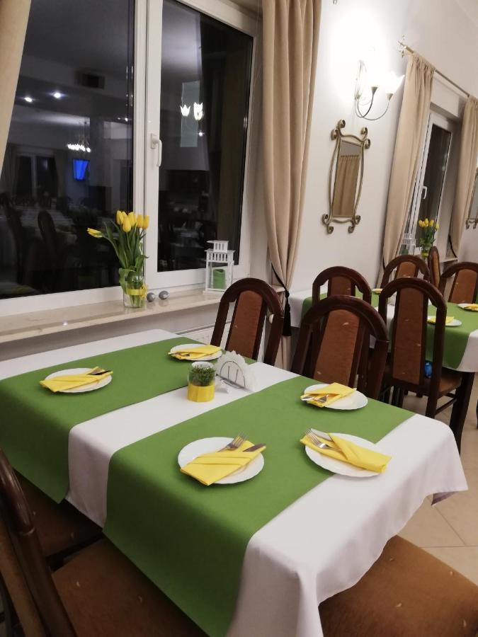 Zweibettzimmer mit Balkon